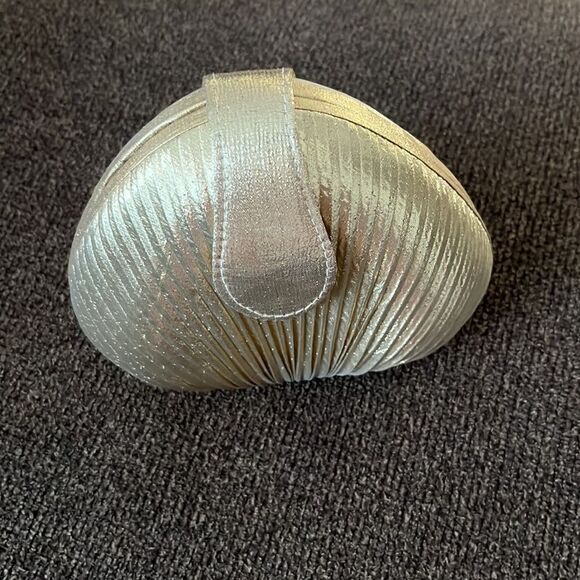 Gold Metallic Shell Clutch Mini Purse Snap Closure Crossbody Strap Black Inside - Picture 8 of 14